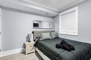 1 bedroom, desk, iron/ironing board, WiFi