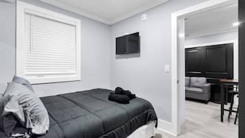 1 habitación, escritorio, tabla de planchar con plancha y wifi