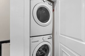 Interior - Spacious District Dwelling+6Bed+4Bath+Well Located (Washington)