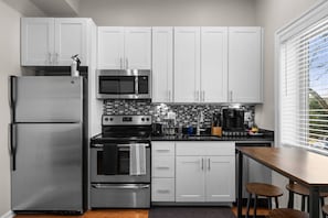 冰箱、微波炉、烤箱、炉灶