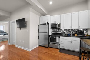 冰箱、微波炉、烤箱、炉灶