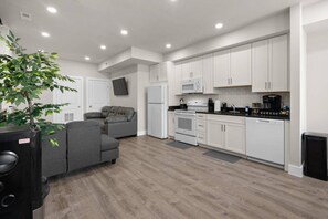 Refrigerador, microondas, horno y parrilla de estufa 