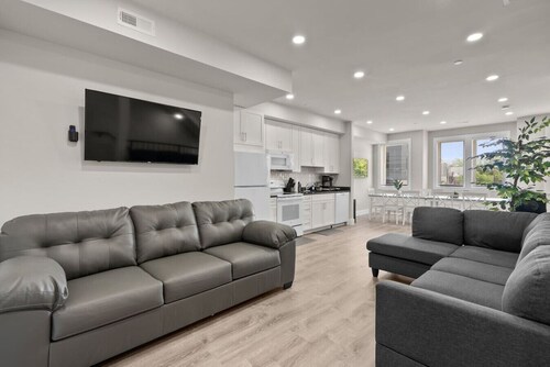 Spacious 6BedroomHome+GarageParking+H StCorridorDC