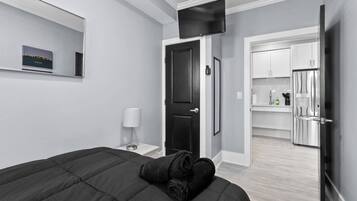 3 bedrooms, desk, iron/ironing board, WiFi