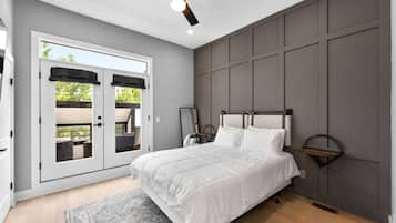 3 bedrooms, desk, iron/ironing board, travel cot