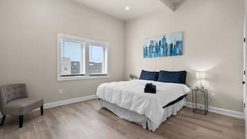 2 bedrooms, desk, iron/ironing board, WiFi