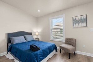 2 bedrooms, desk, iron/ironing board, WiFi