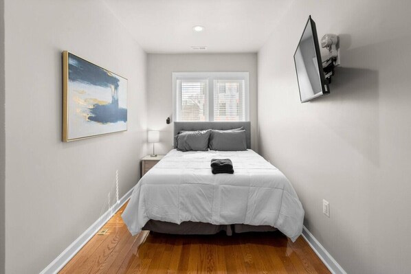 2 Schlafzimmer, Schreibtisch, Bügeleisen/Bügelbrett, WLAN