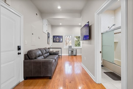 Interior. Downtown DC Condo 2BD+1Bath+Free Parking