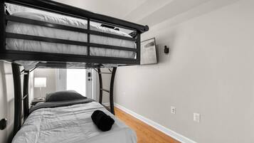 2 bedrooms, desk, iron/ironing board, WiFi