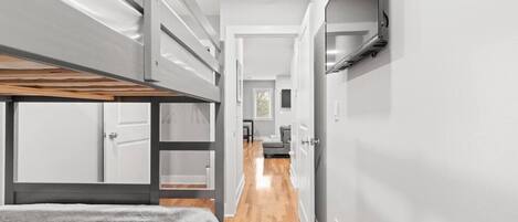 Desk, iron/ironing board, WiFi, bed sheets