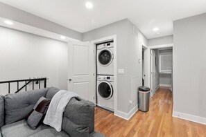 المنشأة من الدا خل