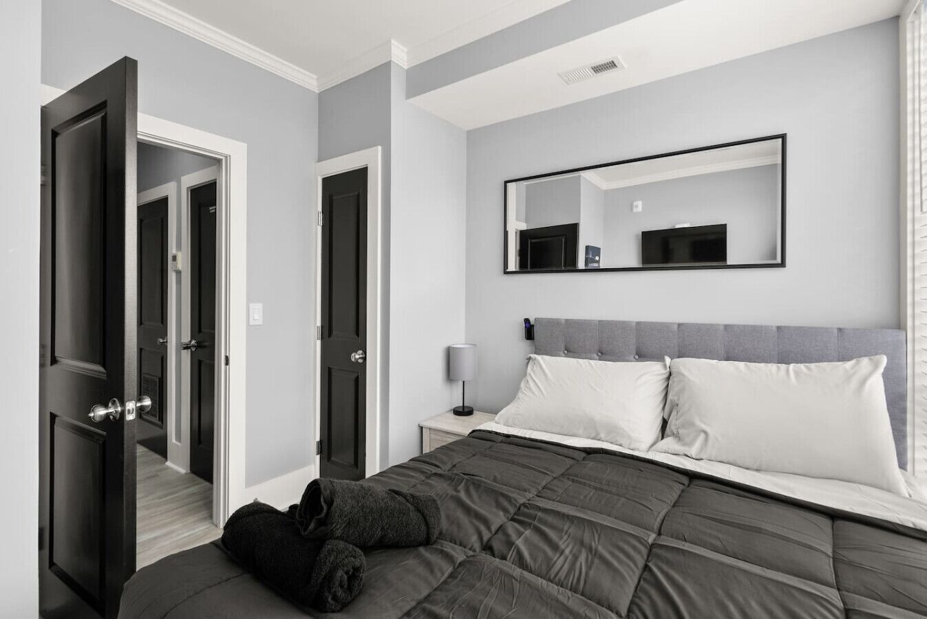 2 habitaciones, tabla de planchar con plancha, wifi y ropa de cama 