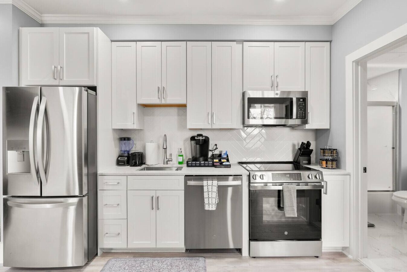 Refrigerador, microondas, horno y parrilla de estufa 