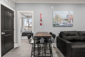 تناول الطعام