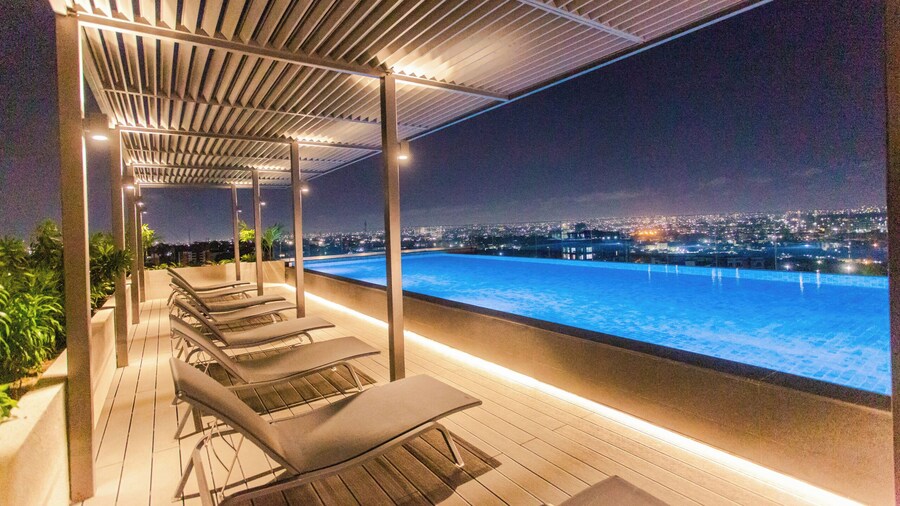 RoyalRest at The Lennox