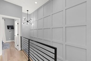 Interior - Renovated 2 Level flat+H street corridor+Parking (Washington)