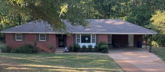 Golf course home convenient to Oxford, Sardis and Enid Lakes