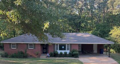 Golf course home convenient to Oxford, Sardis and Enid Lakes