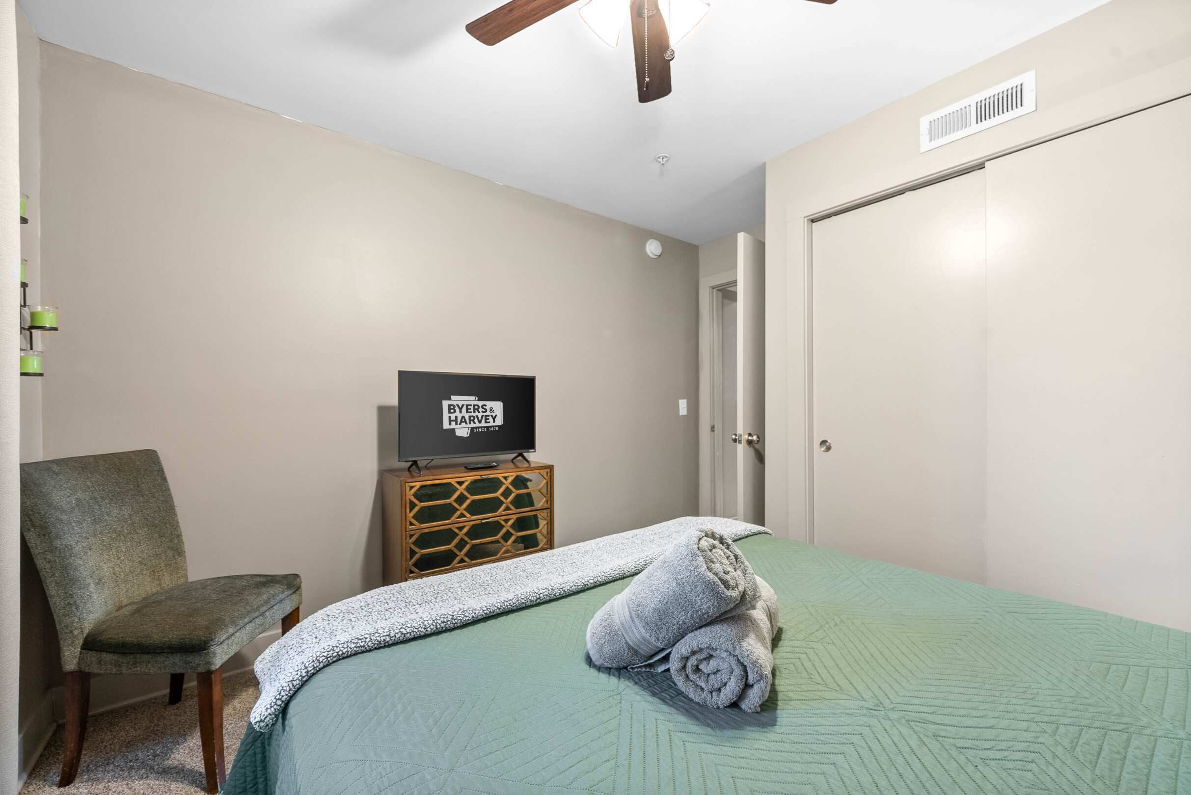 2 bedrooms, iron/ironing board, internet, bed sheets