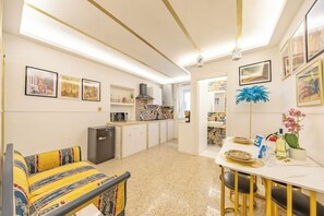 Dining - Montecelio Golden House-in the authentic village of Guidonia between Rome and Tivoli (Montecelio)