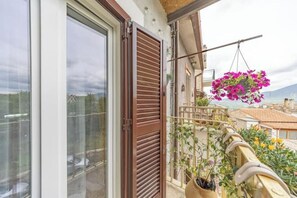 Property grounds - Montecelio Golden House-in the authentic village of Guidonia between Rome and Tivoli (Montecelio)