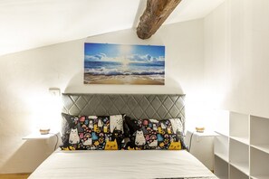 2 makuuhuonetta, silitysrauta/-lauta