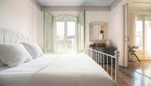 3 habitaciones, caja de seguridad en la habitación y escritorio 