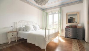 3 chambres, coffres-forts dans les chambres, bureau