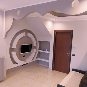 Cortinas blackout, tabla de planchar con plancha y wifi gratis 