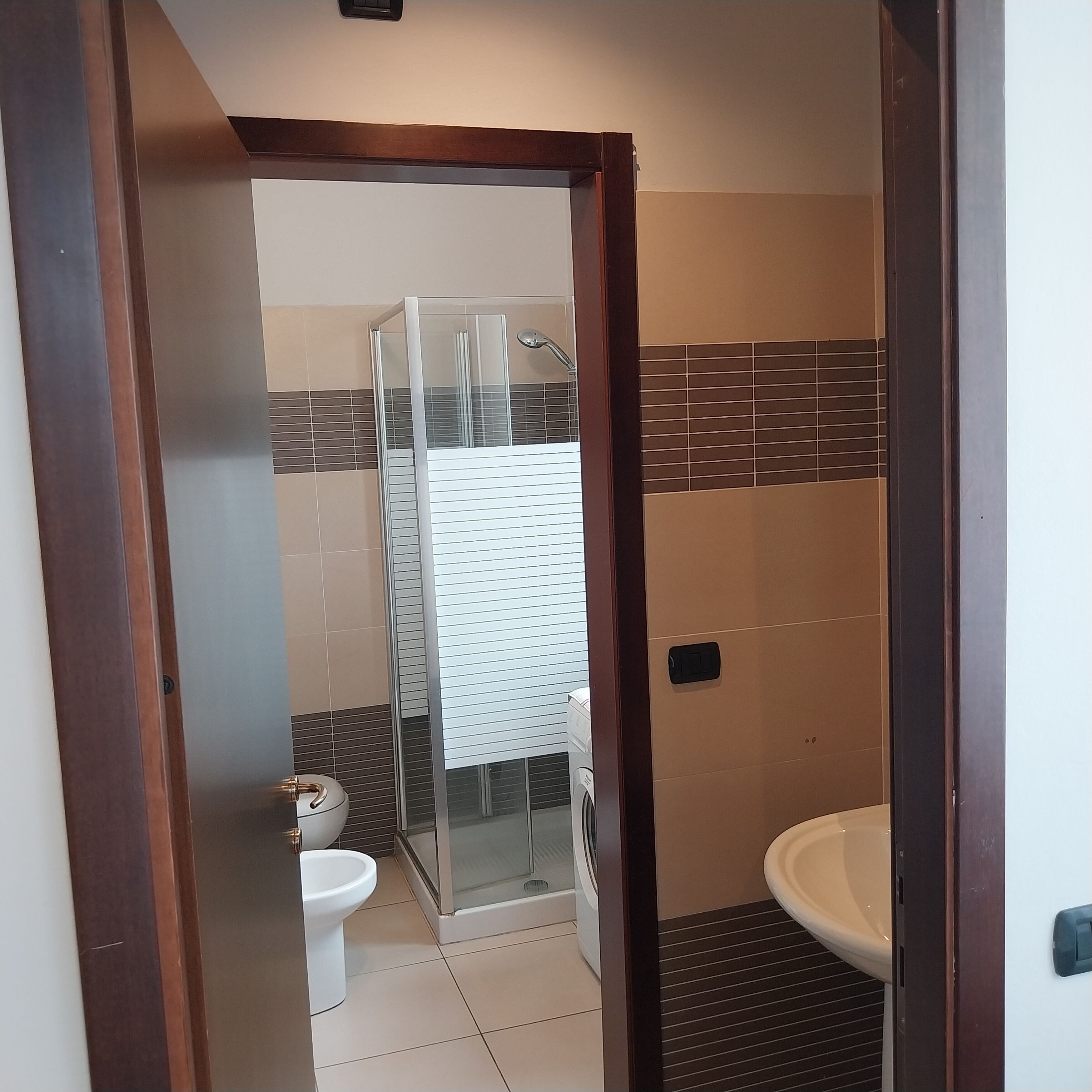 Appartamento 1 | Bagno | Doccia, asciugacapelli, asciugamani, sapone