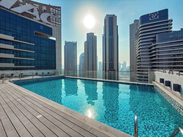 Outdoor pool - Blossoming 1BR Walk to Dubai Mall & Pool (Dubai)