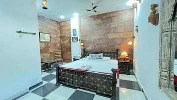 Junior Double Room | Free WiFi