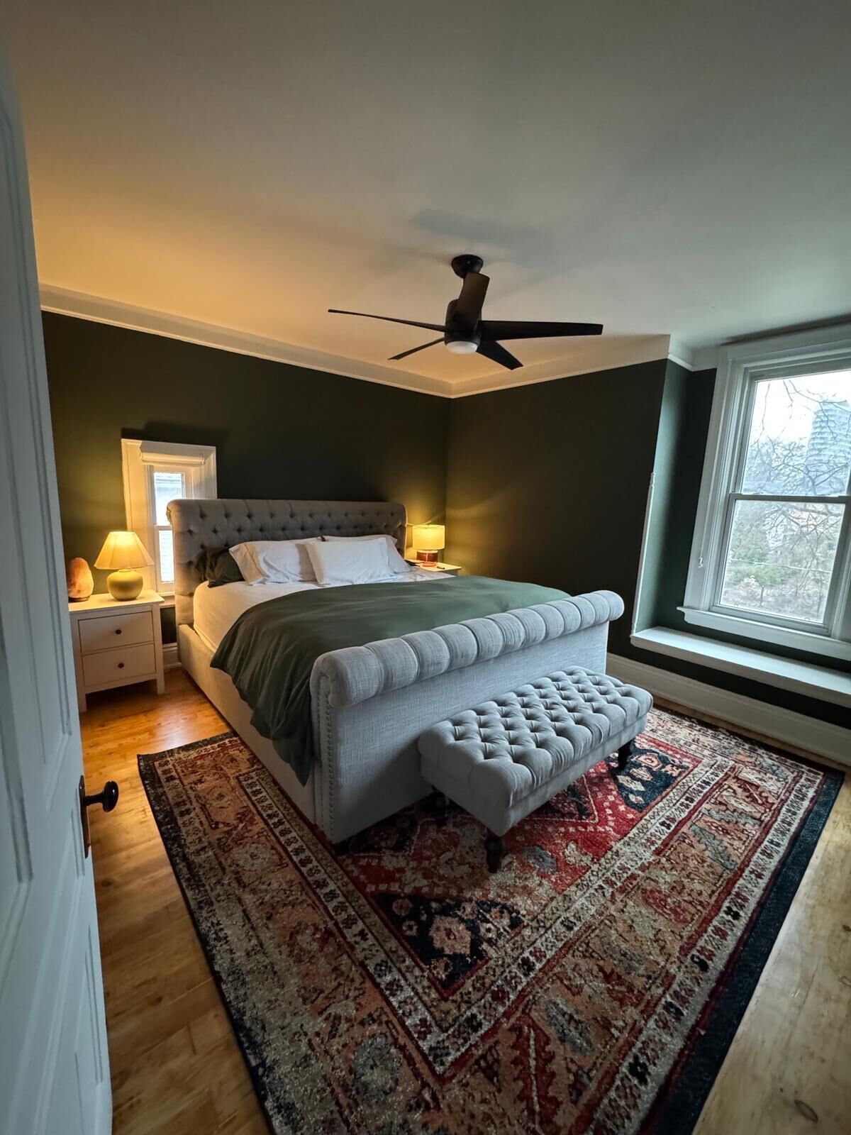 3 habitaciones, tabla de planchar con plancha, wifi y ropa de cama 