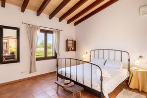 3 bedrooms, WiFi, bed sheets