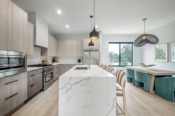 Private kitchen - Designer Tampa Heights Home Three Bedroom (Tampa)