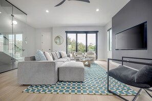 Living area - Designer Tampa Heights Home Three Bedroom (Tampa)