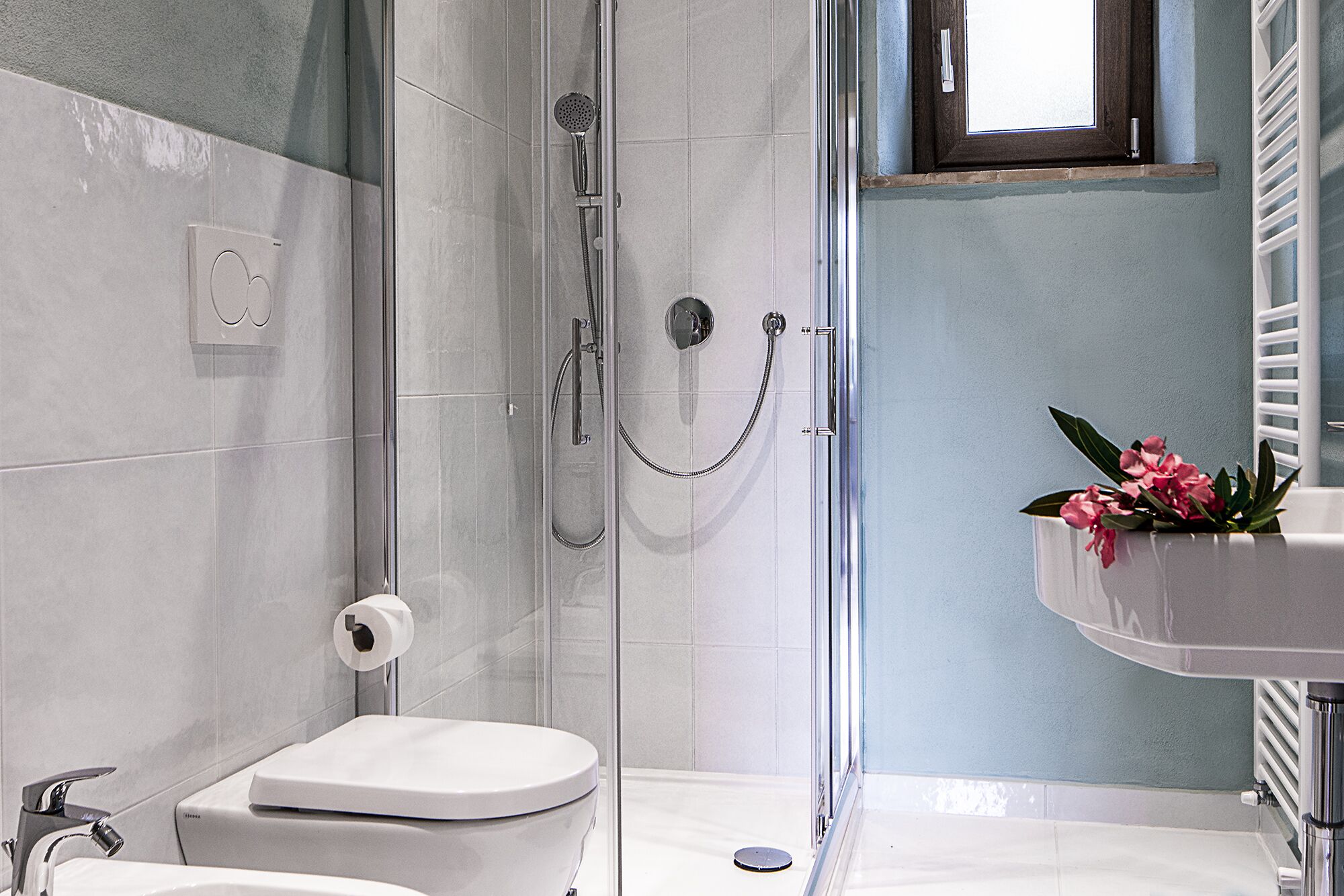 Comfort Room, Valley View | Bathroom | Shower, hair dryer, towels, soap
