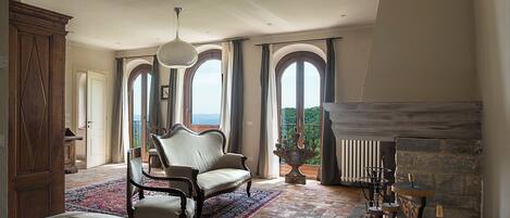 Laptop workspace, free WiFi