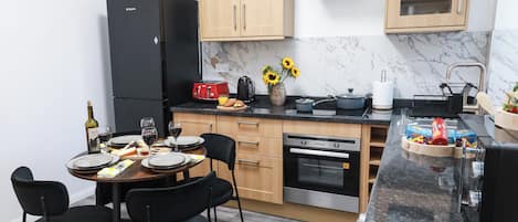 Refrigerador, microondas, horno, placa de cocina