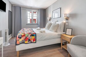 1 bedroom, WiFi, bed sheets - Room 'Suite Dupla - Atlântico' with Shared Terrace and Wi-Fi (Angra do Heroísmo)