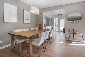 Dining - Room 'Suite Tripla - Farol' with Shared Terrace and Wi-Fi (Angra do Heroísmo)