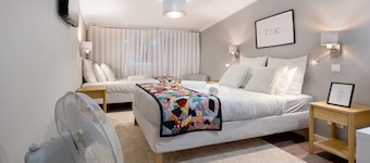 Room 'Suite Tripla - Farol' with Shared Terrace and Wi-Fi