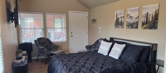Peaceful and private cabin overlooking the National Forest with AC in Glenwood