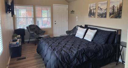 Peaceful and private cabin overlooking the National Forest with AC in Glenwood