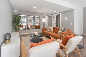 TV - Room 'Suite Tripla - Infante' with Shared Terrace and Wi-Fi (Angra do Heroísmo)