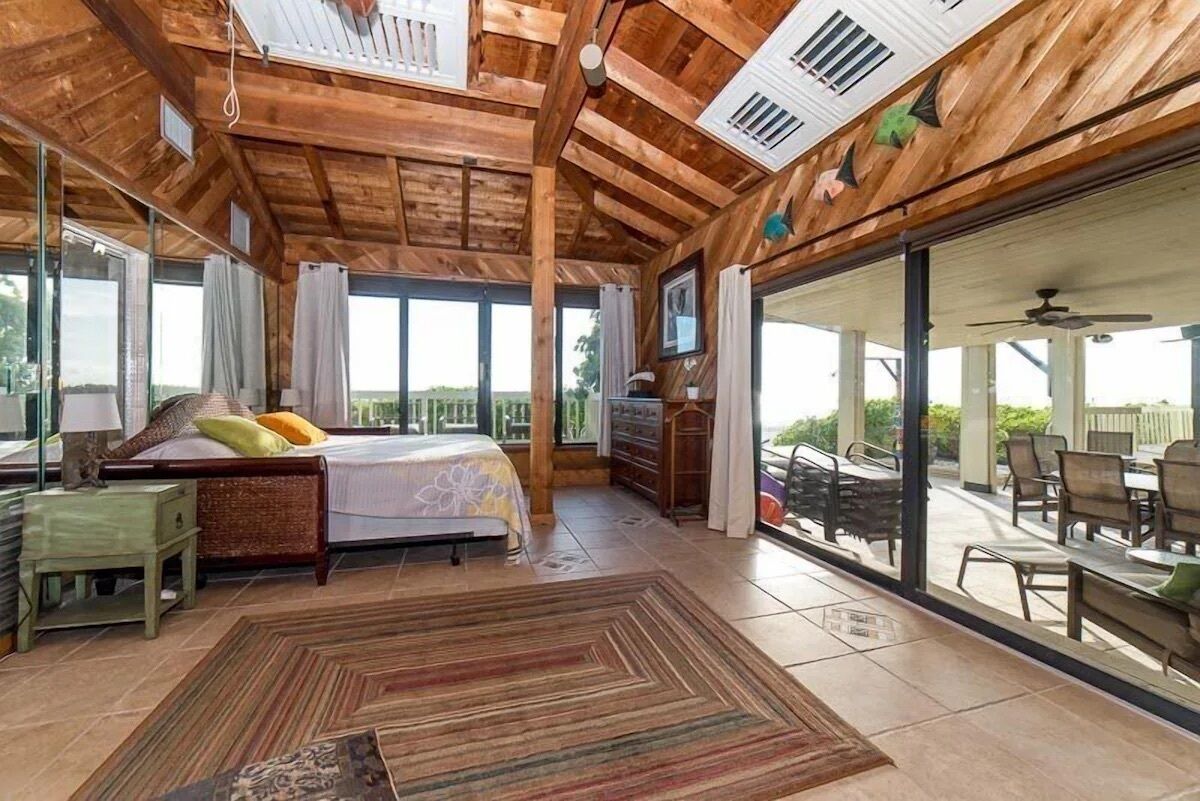 5 bedrooms, iron/ironing board, WiFi, bed sheets