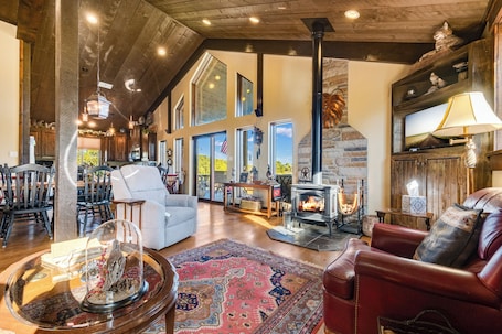 Living area. The Barn at Quail Creek Ranch - 2 Bedroom Peaceful Ranch Retreat