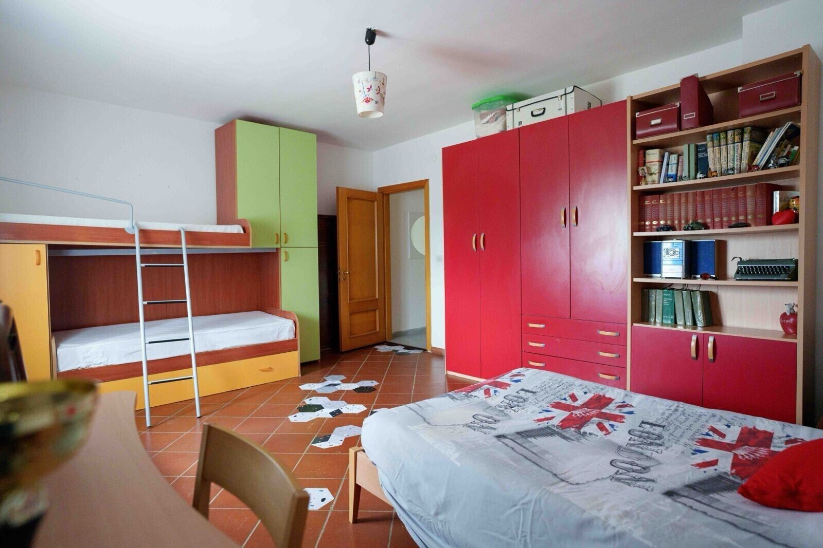 2 bedrooms, desk, iron/ironing board, WiFi