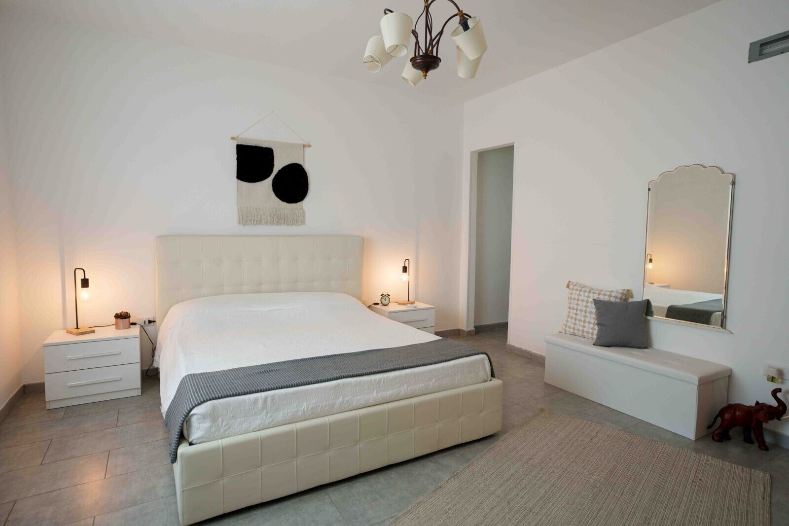 2 bedrooms, desk, iron/ironing board, WiFi